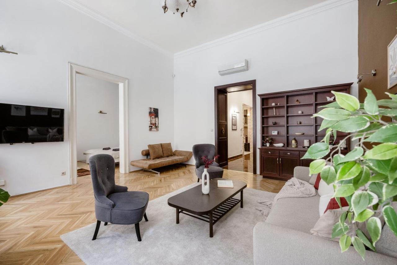 Luxe, Historic Home Downtown Landmarks 19 Century Budapest Exteriör bild