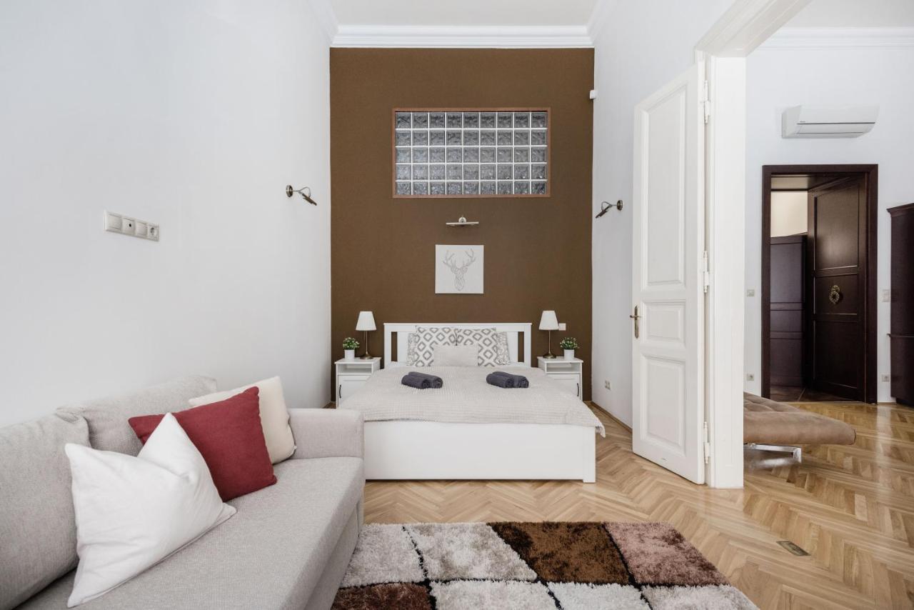 Luxe, Historic Home Downtown Landmarks 19 Century Budapest Exteriör bild