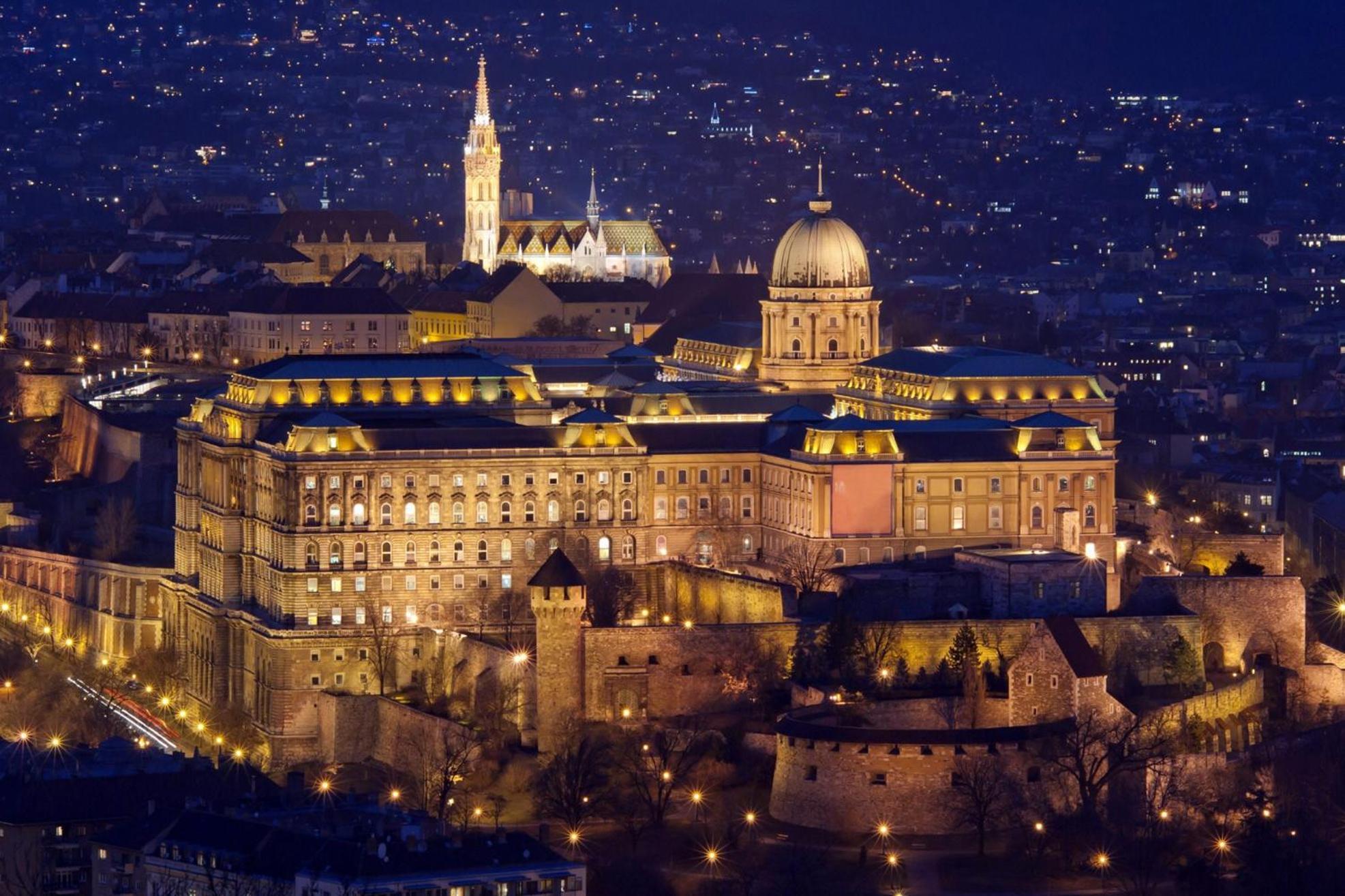 Luxe, Historic Home Downtown Landmarks 19 Century Budapest Exteriör bild